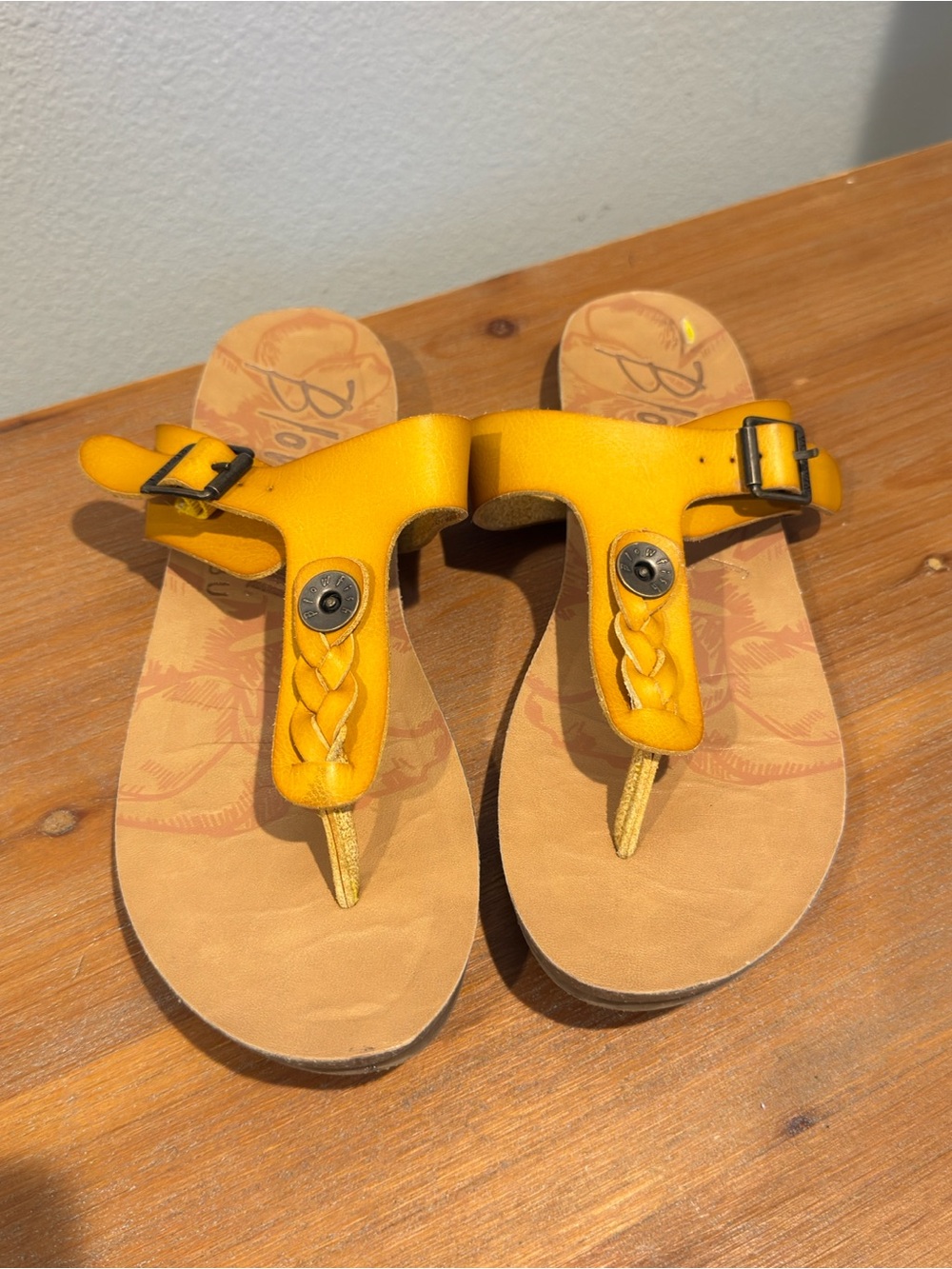 Blowfish Mustard Yellow Thong Sandals Womens 9
